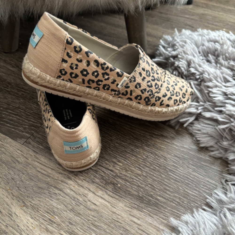 Toms Cheetah print espadrille shoes. 6.5 Wide